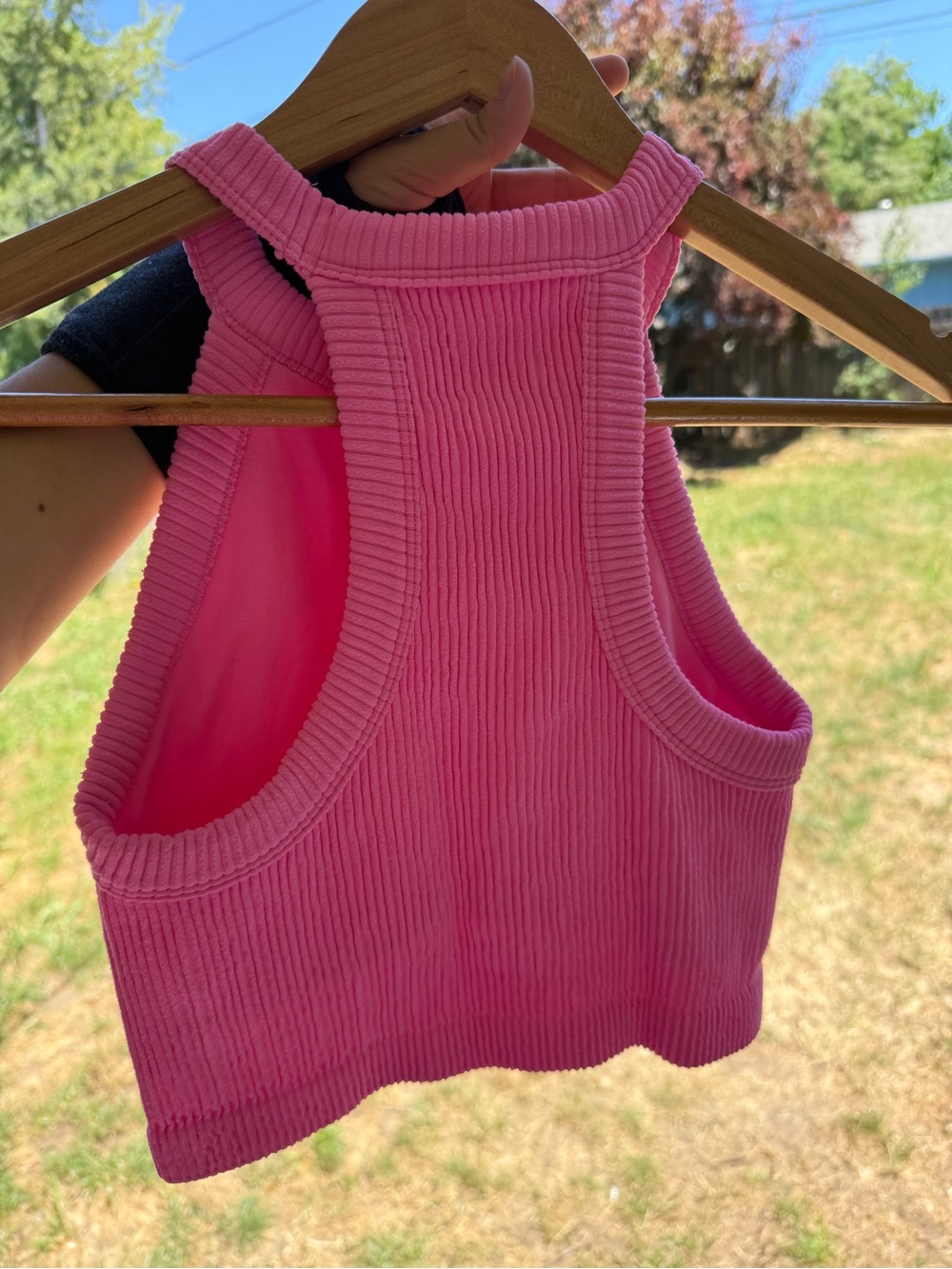 Women’s Aerie Pink Ribbed Halter Crop Top‎ size M excellent condition - Picture 4 of 5
